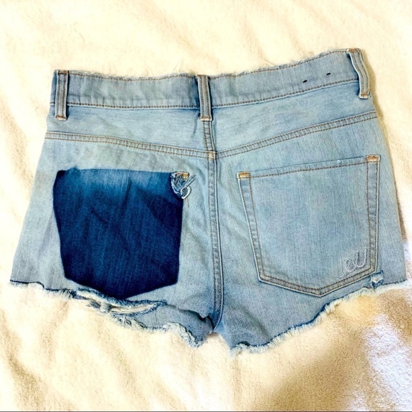 EXPRESS high rise button fly distressed Jean Shorts womens size 6 - Picture 1 of 7